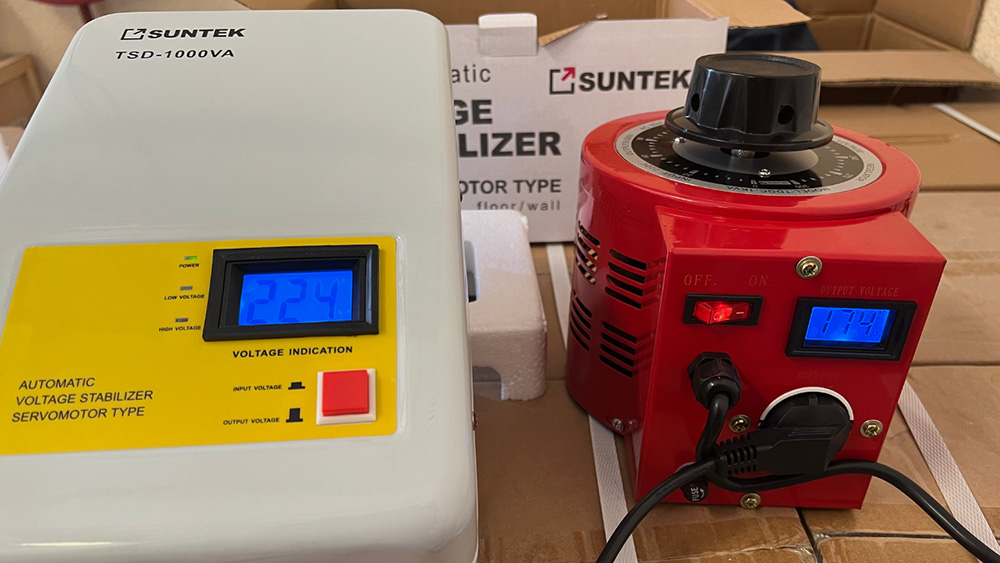 Photo review of the operation of the voltage stabilizer SUNTEK servomotor type