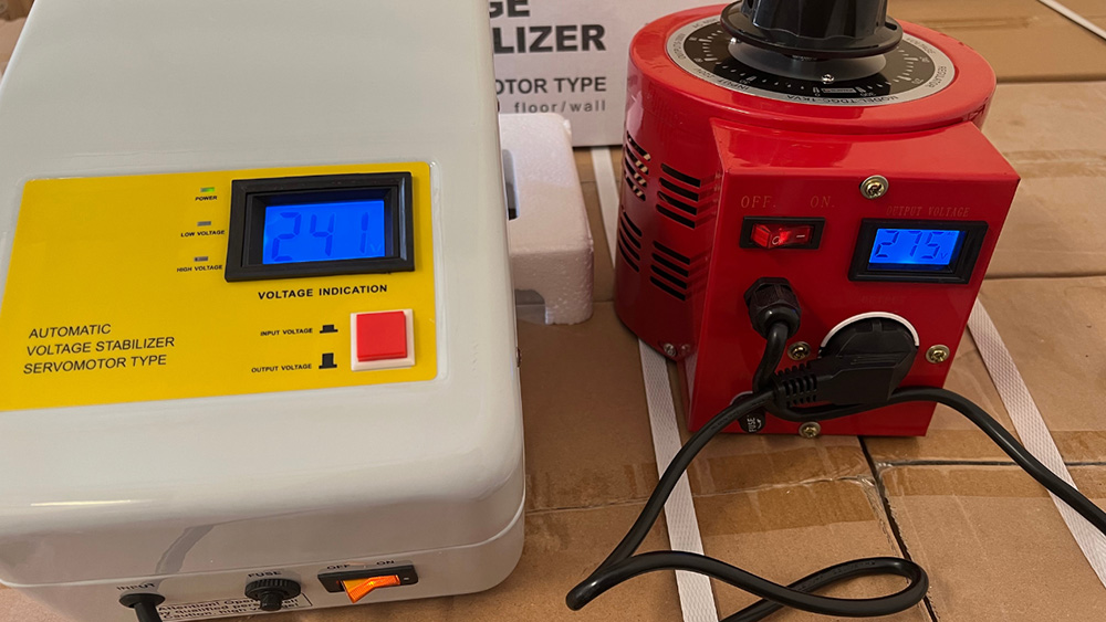 Photo review of the operation of the voltage stabilizer SUNTEK servomotor type